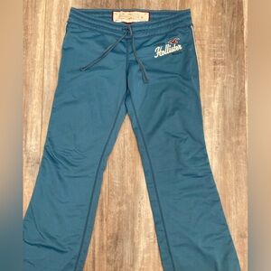 Vintage Y2K Hollister track pants/sweatpants, size Medium